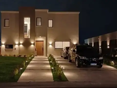 Casa en Venta en Loma Verde, USD 250.000