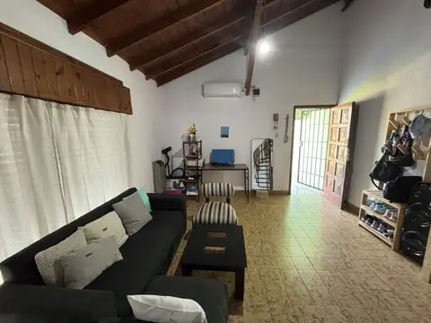 Casa 4 ambientes con 2 baños