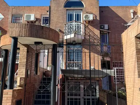 PH Triplex 4 Ambientes con Cochera y Jardin, Ramos Mejía