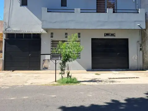 Casa p/ 2 familias en venta, en planta baja + departamento en planta alta