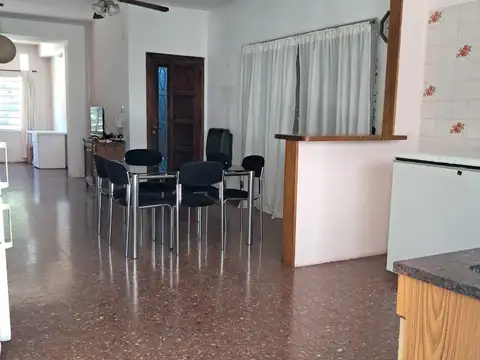 Casa p/ 2 familias en venta, en planta baja + departamento en planta alta