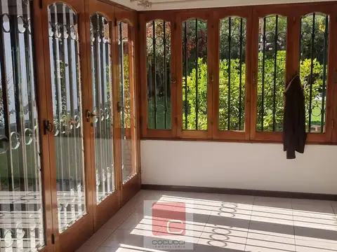 Casa en Venta con 2 cocheras
