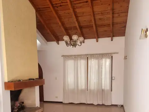 Casa en Venta en Gobernador Benegas, USD 245.000