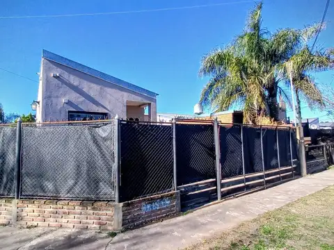 Casa 4 ambientes, patio y pileta. Malvinas Argentinas