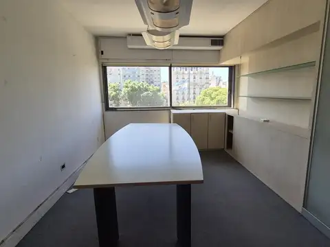 Departamento en VENTA , muchos m2 ,excelente ubicación. Vista a la Plaza!
