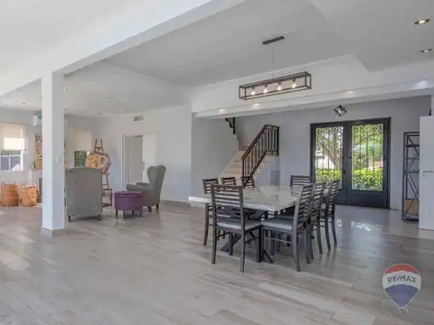 Casa en Venta con 4 cocheras
