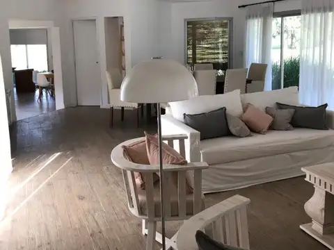 Hermosa casa toda en planta baja 4 ambientes
