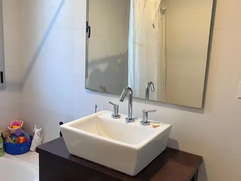 Casa en Venta con 4 cocheras