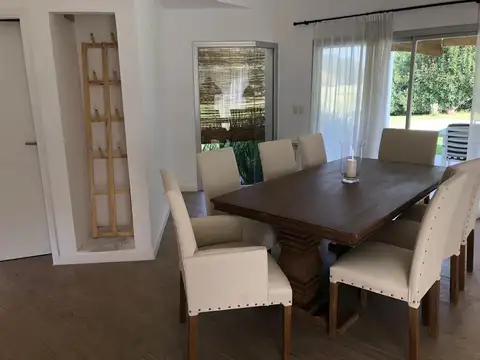 Casa 5 ambientes con 3 baños