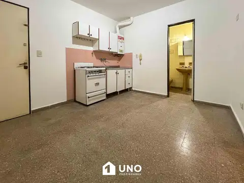 3 de Febrero y Santiago - Dpto de 1 Dormitorio.
