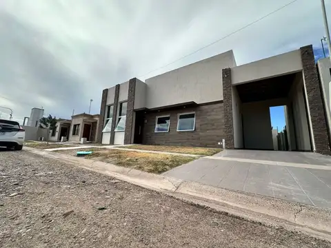 CASA 4 HABITACIONES EN VENTA MAIPÚ BARRIO PRIVADO