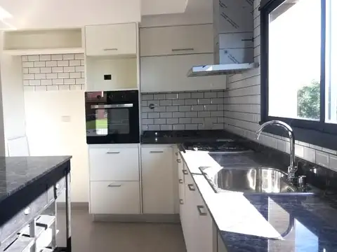 OPORTUNIDAD HERMOSA CASA EN VENTA BARRIO COMARCAS DE LUJAN