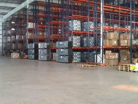 Alquiler de Posiciones desde 300 m2 a 14.000 m2 en centro logístico multiproposito con servicios