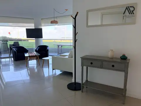Apto en venta 3 dormitorios con dep frente al mar