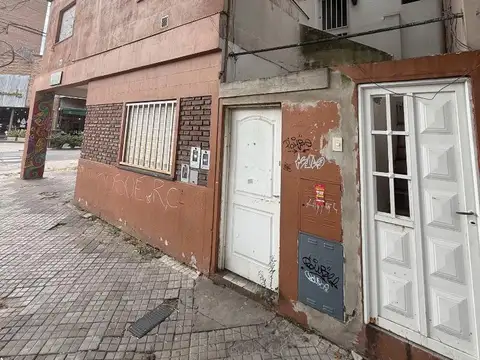 Catamarca y Callao. Dos Dormitorios. Terraza.