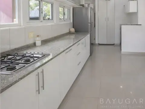 Casa 4 ambientes con 3 baños