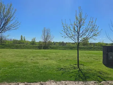 HERMOSO LOTE A LA VENTA EN BARRIO EL NAUDIR