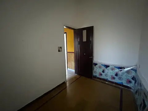 Casa A REFACCIONAR de Cuatro habitaciones en SAN VICENTE