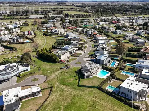 Casa en venta  sobre lote interno en Haras Santa Maria  Barrio El Atardecer, Loma Verde