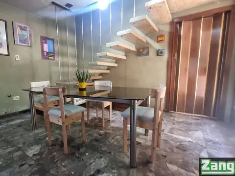 Depto Tipo Casa 5 ambientes con 2 baños
