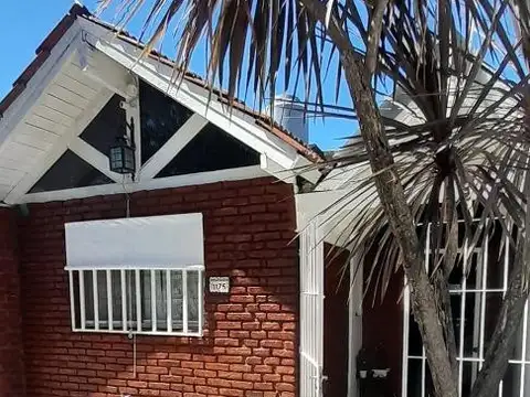 Casa 3 ambientes con 2 baños