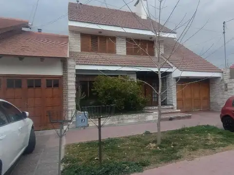 HERMOSA CASA EN BARRIO ARIZU