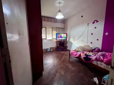 Garay 1700, esquina italia, 2 dormitorios, cochera.