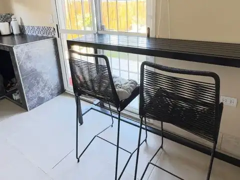 Casa en Alquiler con 3 cocheras