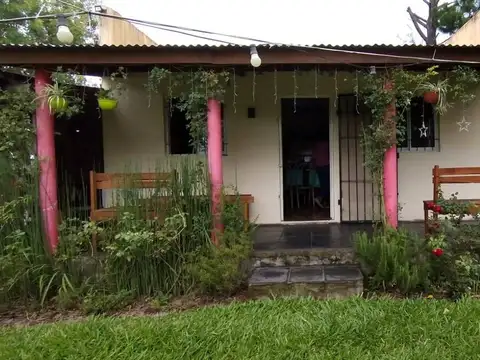 Casa con amplio terreno y piscina en zona Aeroclub