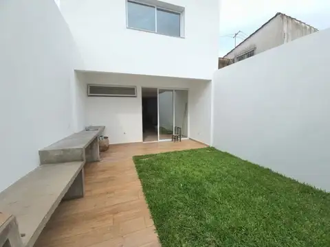 VENTA CASA MARTINEZ 4 AMBIENTES A ESTRENAR