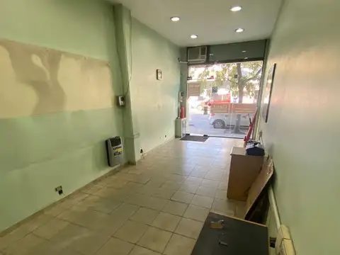 Local 28m2  sin expensas sobre av nazca a metros jonte