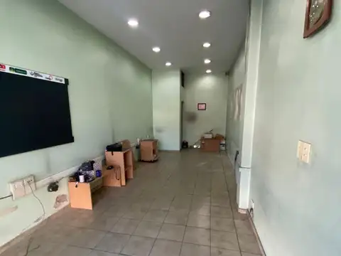 Local 28m2  sin expensas sobre av nazca a metros jonte