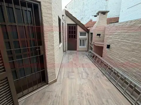 Depto Tipo Casa en Alquiler con 1 cocheras