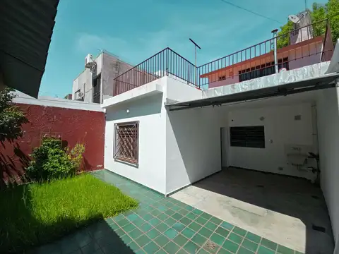 Casa de 3 dormitorios con patio y terraza en Refinerias