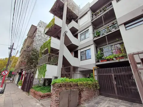 Departamento 3 ambientes. 2 Dormitorios. Balcon. Lavadero Bajas expensas.