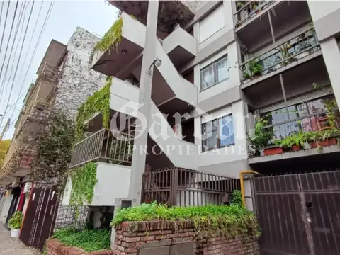 Departamento 3 ambientes. 2 Dormitorios. Balcon. Lavadero Bajas expensas.