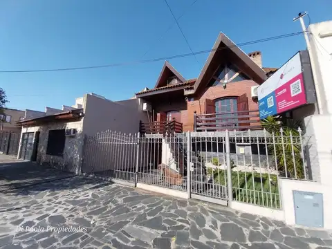 CHALET CON 3 DORM, 2 COCHERAS, FONDO Y PILETA! LOMAS