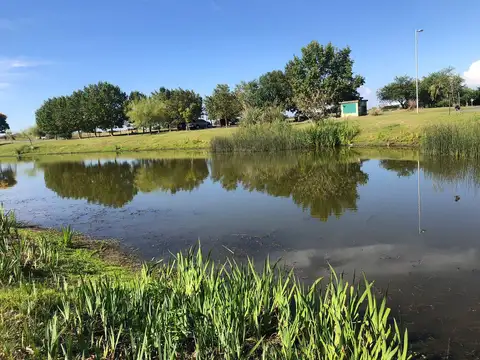 Venta de lote a la laguna en Canton Islas