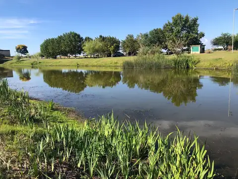 Venta de lote a la laguna en Canton Islas