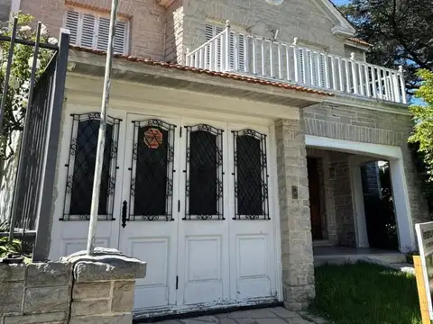 EXCELENTE RESIDENCIA EN VENTA