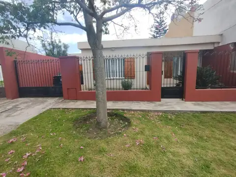 Venta. Casa 3 ambientes + dpto. Colinas P. Ramos.