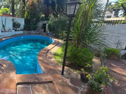 Casa en Venta con 3 cocheras