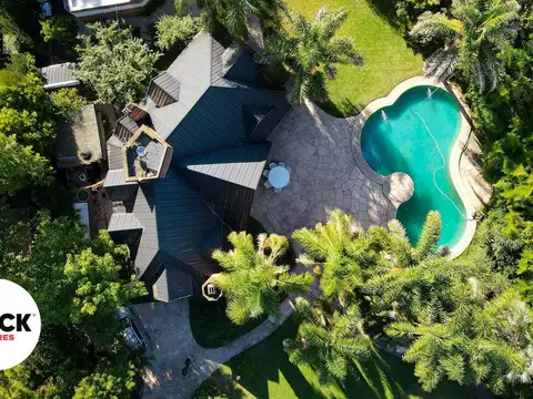 Casa en Venta con 4 cocheras