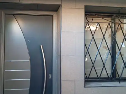 Depto Tipo Casa en Alquiler en Lomas del Mirador, $ 950.000