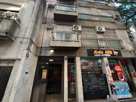 ALQUILER – DEPARTAMENTO PLANTA BAJA CON PATIO EN EL CENTRO
