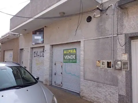 Casa de 3 amb. con local de 7 x 4 mts.  en venta