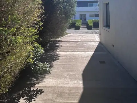 Casa en Venta en El Cantón - Barrio Golf, USD 420.000