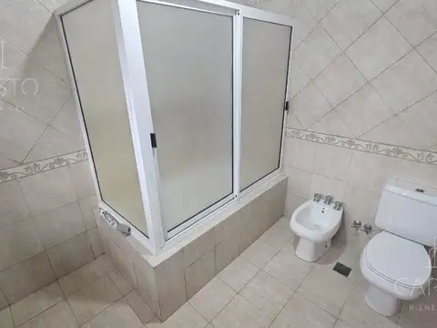 Depto Tipo Casa en Alquiler con 1 cocheras