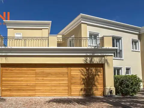 Casa en Venta con 4 cocheras