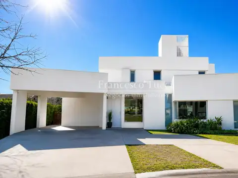 Casa en venta 6 ambientes con pileta en Weston Barrio cerrado